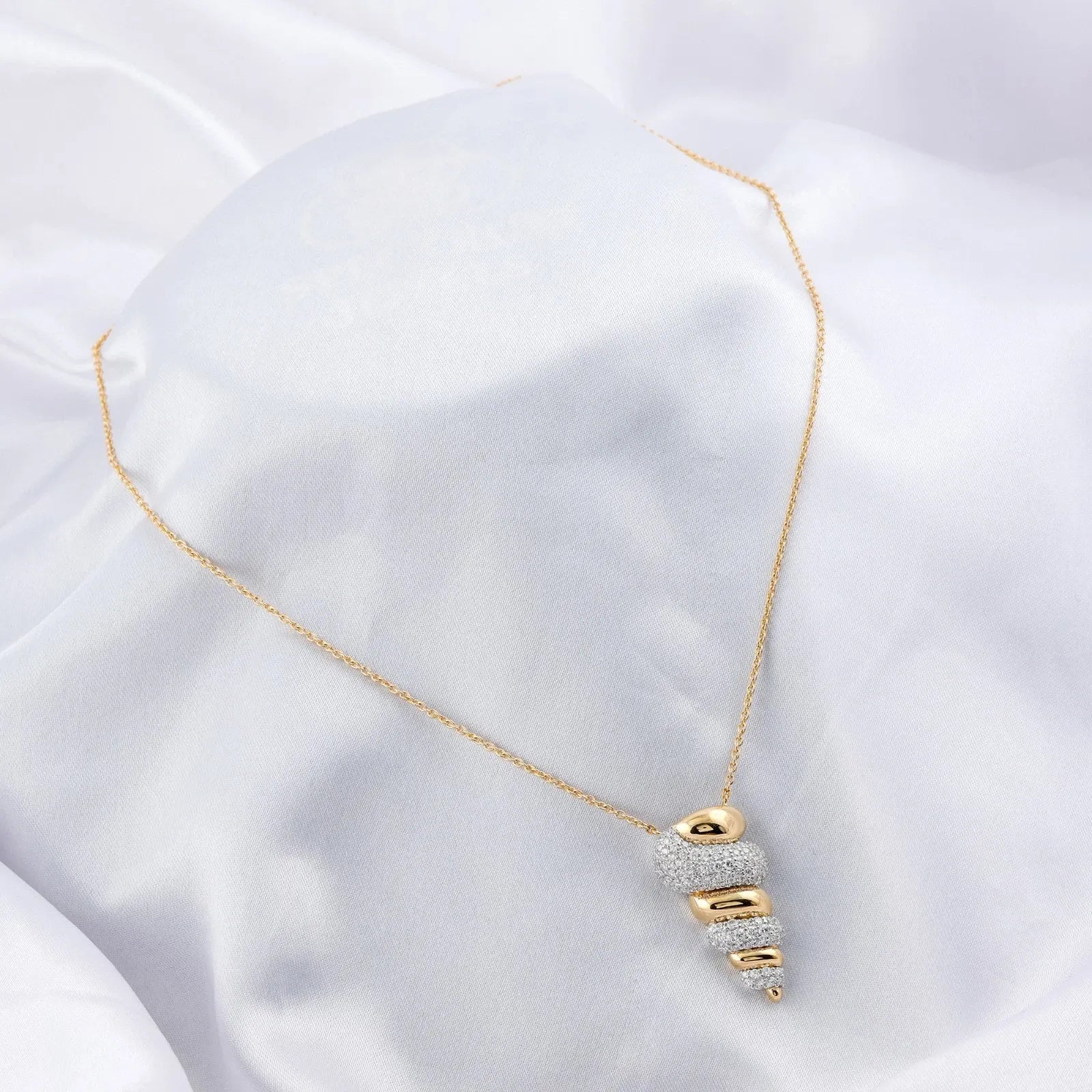 Collier En Or Jaune Massif 18 Carats Avec Pendentif En Diamant SI/H De 1,55 Ct.