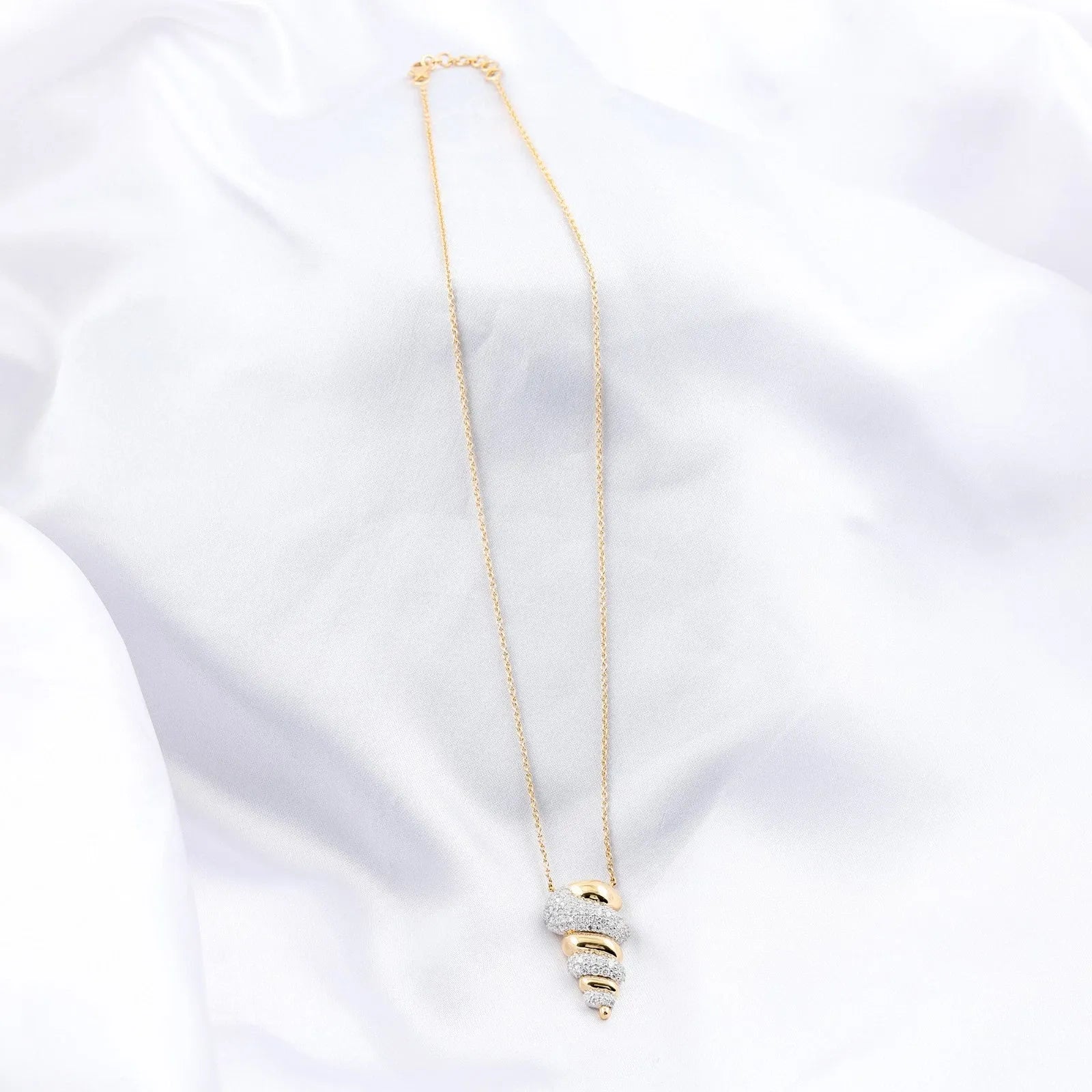 Collier En Or Jaune Massif 18 Carats Avec Pendentif En Diamant SI/H De 1,55 Ct.