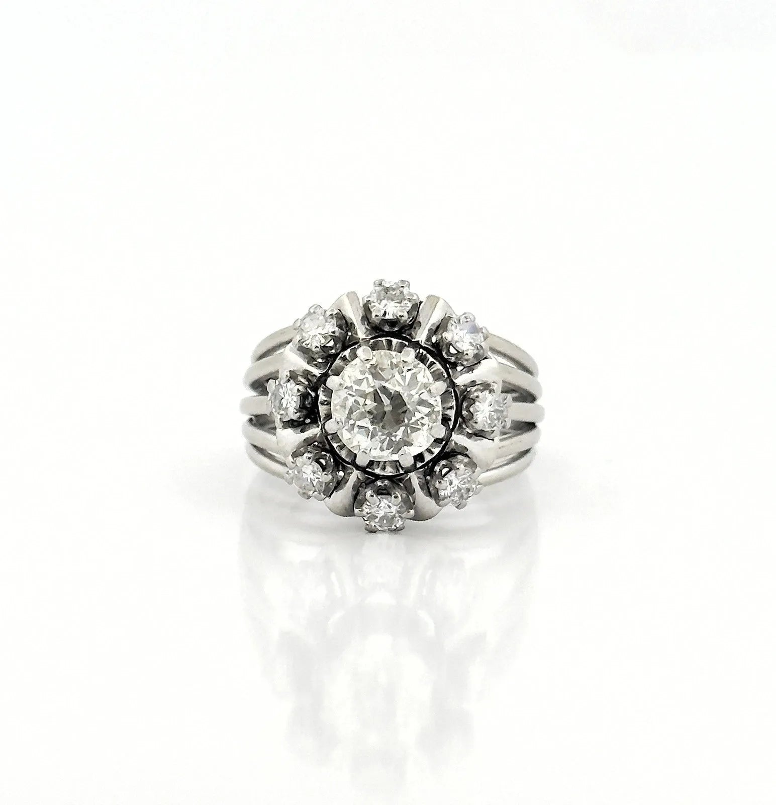 Bague ancienne en or blanc 18 carats et diamants