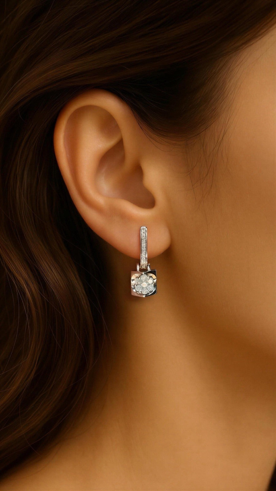 Boucles d'oreilles pendantes en or blanc 18 carats avec diamants naturels d'environ 0,50 carat au total, 3,26