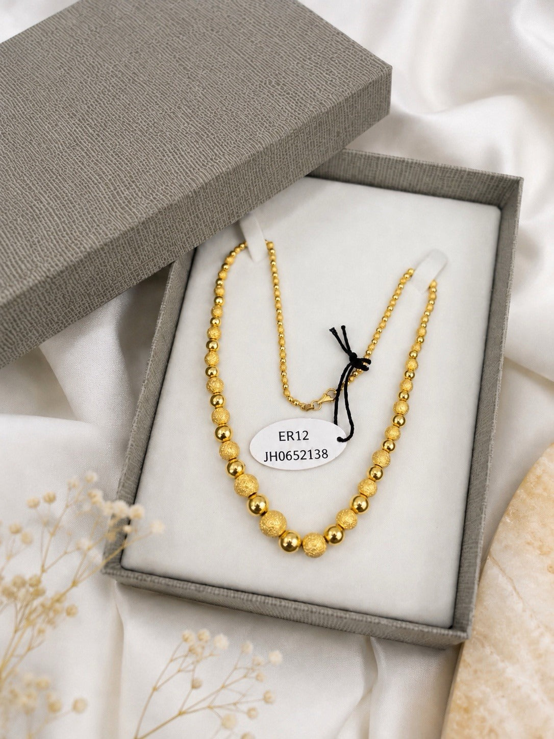 COLLIER VINTAGE EN OR JAUNE 18 CARATS (750) taille 13 BOULES SATINÉES ET BRILLANTES - 45 CM-