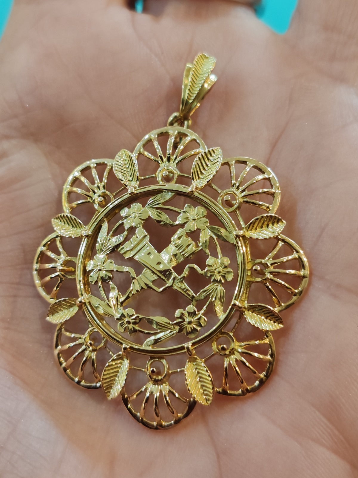 Pendentif ancien or jaune 18 carats