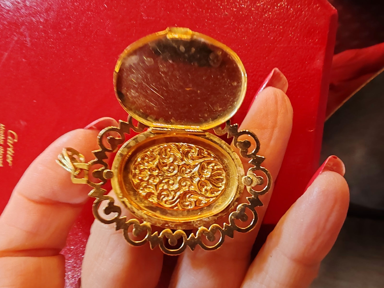 Médaillon ancien ouvrant or 18 carats