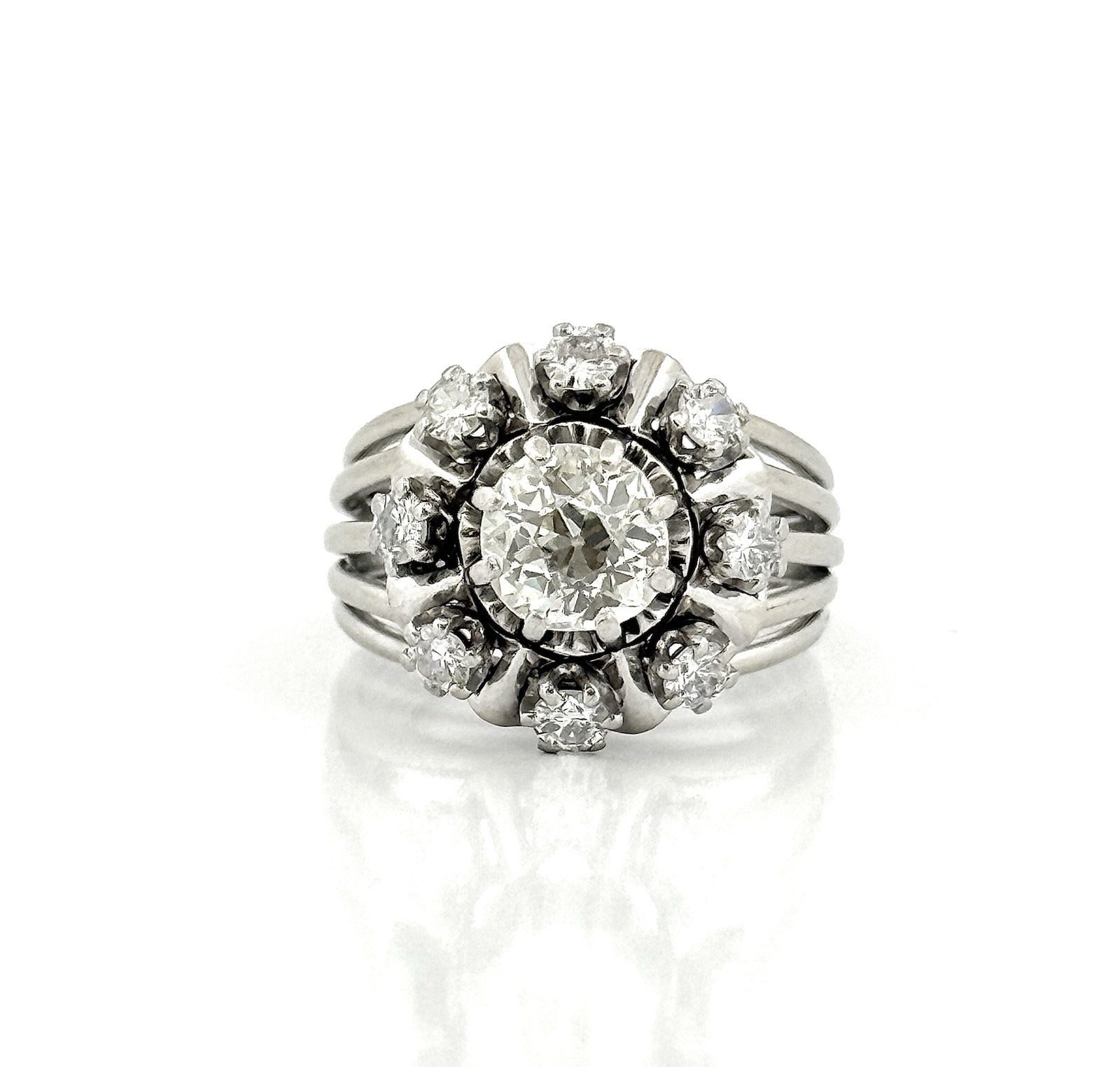 Bague ancienne en or blanc 18 carats et diamants