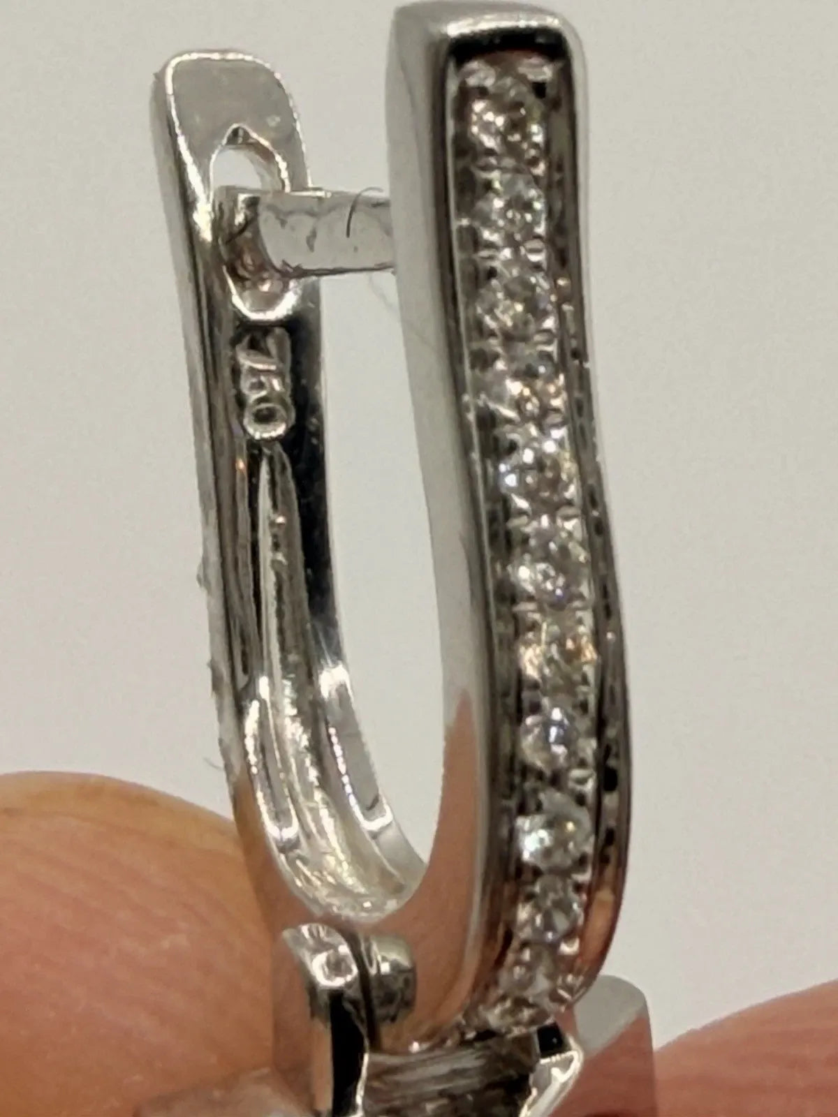 Boucles d'oreilles pendantes en or blanc 18 carats avec diamants naturels d'environ 0,50 carat au total, 3,26