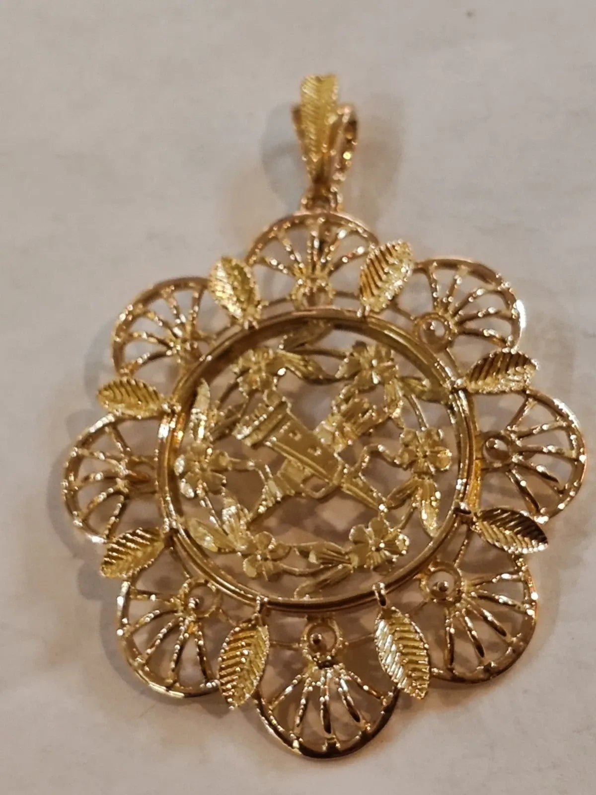 Pendentif ancien or jaune 18 carats